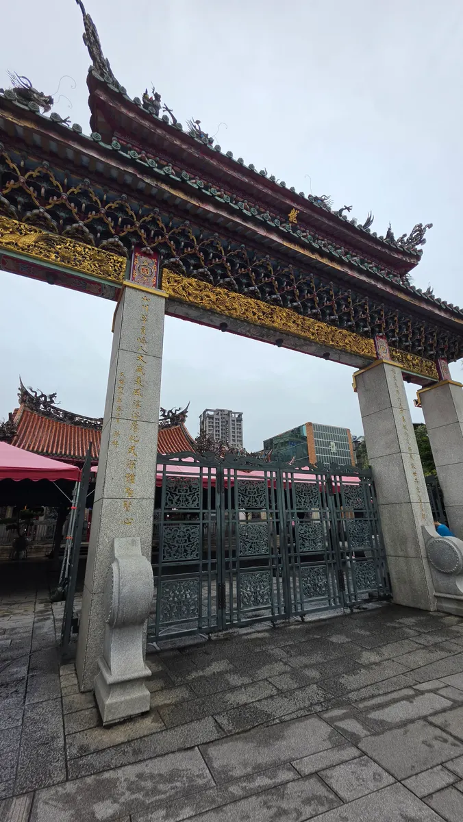 룽산쓰 입구